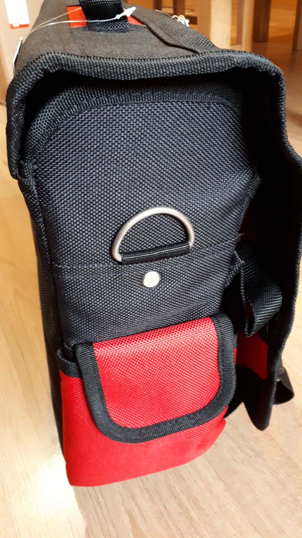 Buona ma le tasche sono strette